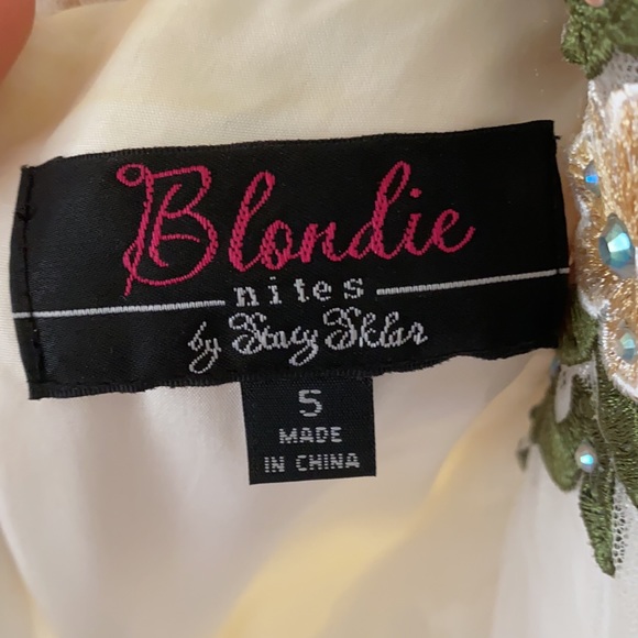 White corset prom dress with embodied floral work - Picture 6 of 8